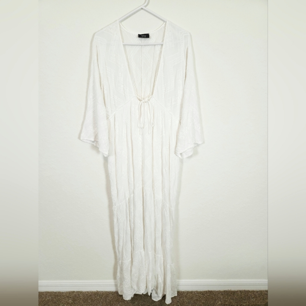 Vici | Embroidered V-Neck Maxi Dress White Medium